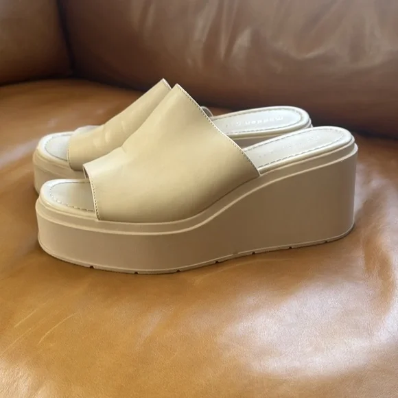 Madden girl platform slides - Picture 4 of 4